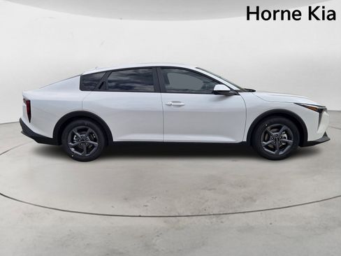 New 2025 Kia K4 LXS image 3