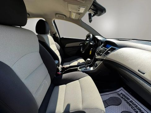 Used 2014 Chevrolet Cruze LS FWD image 16