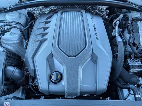 Certified 2026 Porsche Macan AWD/4WD image 28