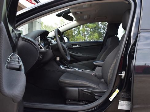 Used 2017 Chevrolet Cruze LS FWD image 13