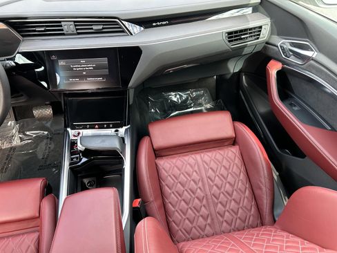 Used 2023 Audi e-tron S Prestige w/ Prestige Package image 23