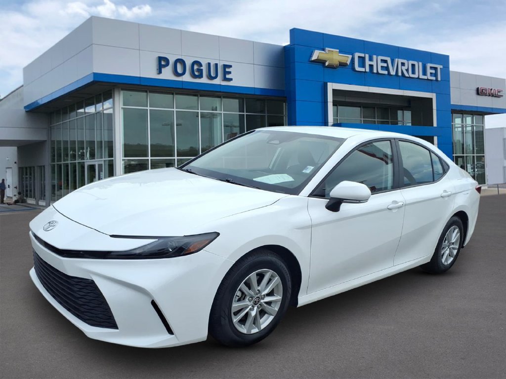 Used 2025 Toyota Camry LE FWD image 4