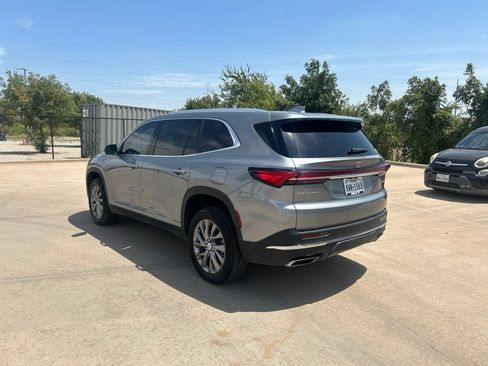 Used 2025 Buick Enclave Preferred FWD image 3