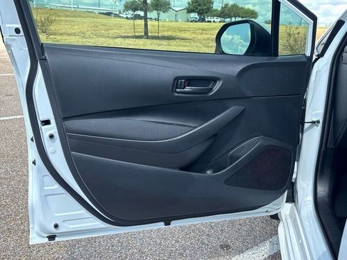 Certified 2025 Toyota Corolla LE image 24