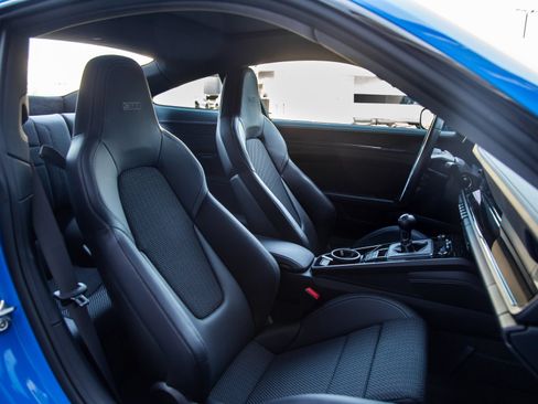 Certified 2024 Porsche 911 Carrera T RWD image 18