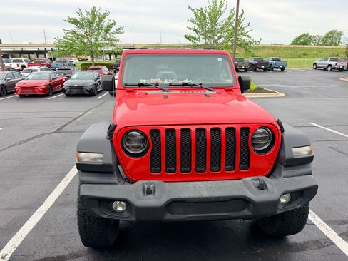 Used 2019 Jeep Wrangler Unlimited Sport image 2