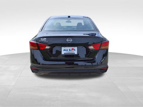 Used 2025 Nissan Altima 2.5 SV FWD image 7