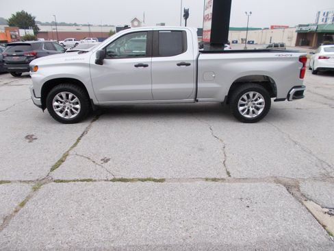 Used 2020 Chevrolet Silverado 1500 Custom w/ Custom Value Package AWD/4WD image 8