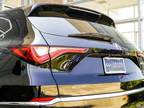 Used 2023 Acura MDX SH-AWD image 13