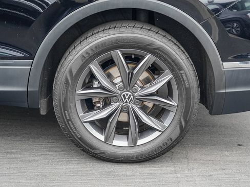 Certified 2023 Volkswagen Tiguan SE FWD image 11