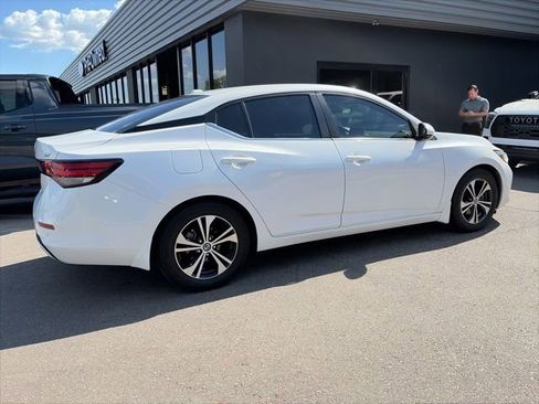Used 2020 Nissan Sentra SV FWD image 3