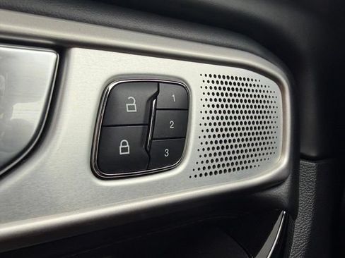Used 2021 Ford Explorer Platinum w/ Equipment Group 601A AWD/4WD image 16