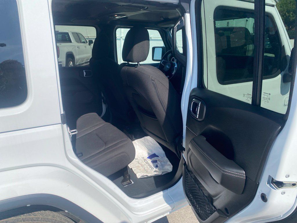 Used 2023 Jeep Wrangler Unlimited Sahara AWD/4WD image 25