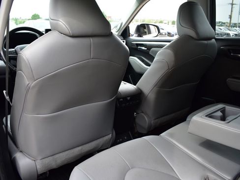 Used 2023 Toyota Highlander Limited FWD image 24