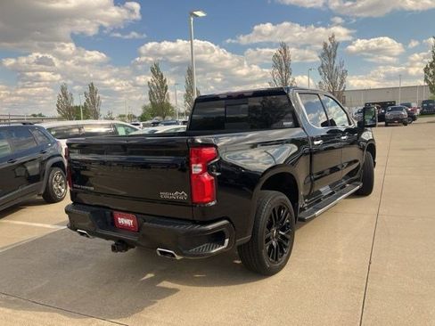 Used 2021 Chevrolet Silverado 1500 High Country w/ Technology Package AWD/4WD image 6