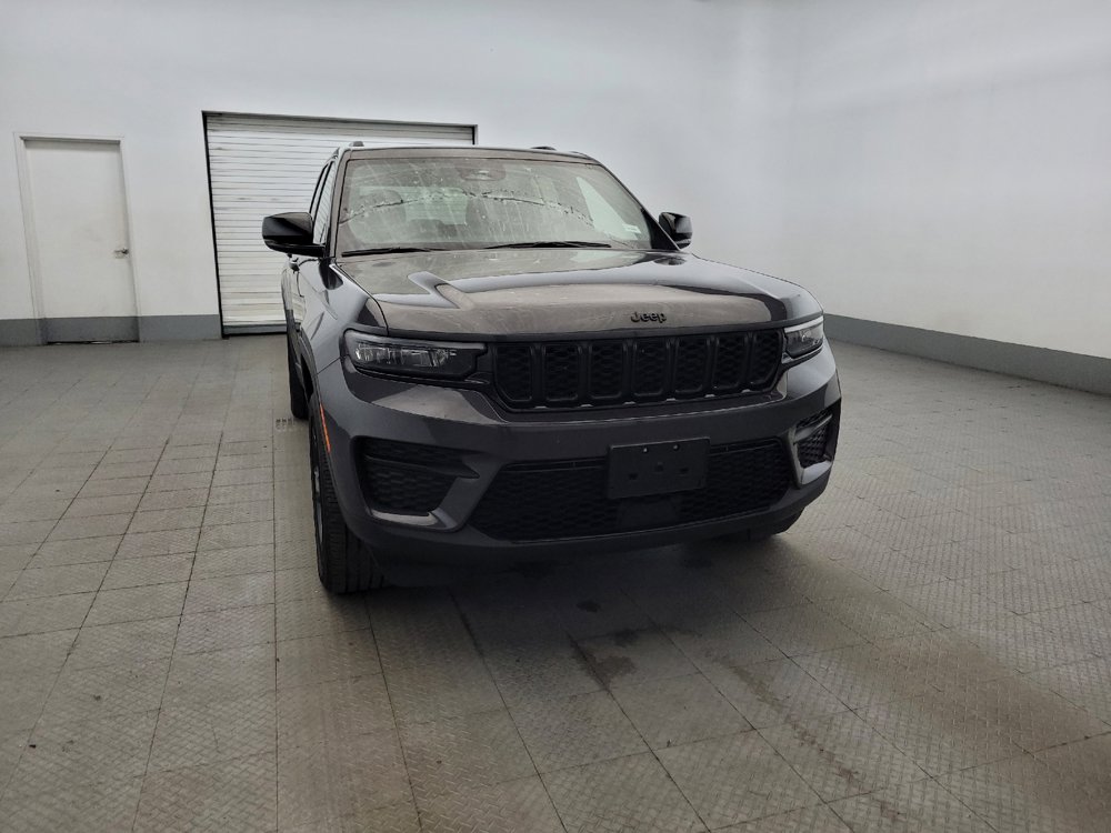 Used 2023 Jeep Grand Cherokee Altitude AWD/4WD image 14
