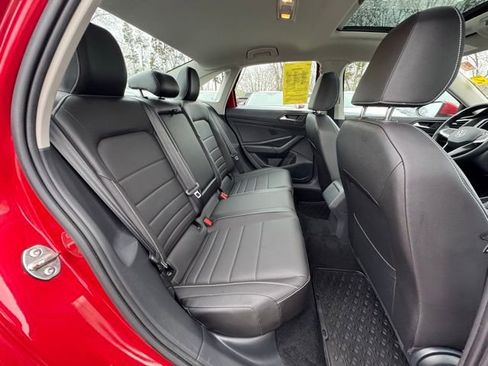 Certified 2023 Volkswagen Jetta SE w/ Panoramic Sunroof Package image 21