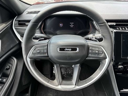 Used 2025 Jeep Grand Cherokee Laredo X w/ Luxury Tech Group I AWD/4WD image 11