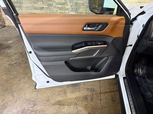 Certified 2025 Nissan Pathfinder Platinum w/ Cargo Package FWD image 8