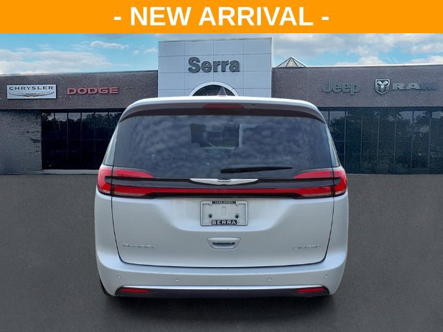 Used 2024 Chrysler Pacifica Limited FWD image 6