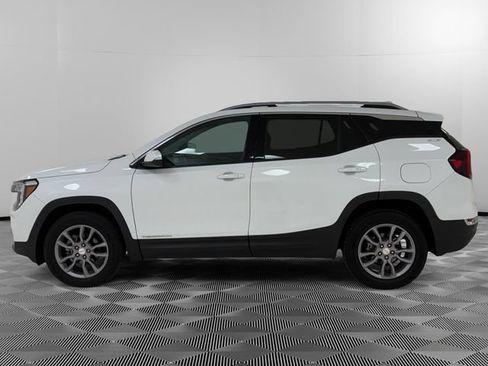 Used 2024 GMC Terrain SLT w/ Infotainment Package II AWD/4WD image 2