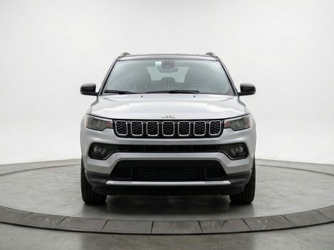 Used 2025 Jeep Compass Limited AWD/4WD image 2