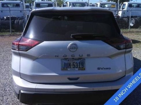 Used 2024 Nissan Rogue SV AWD/4WD image 5
