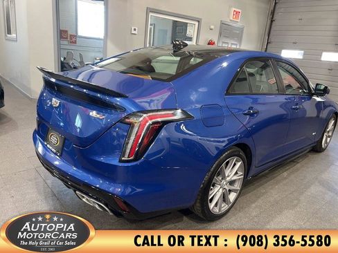 Used 2022 Cadillac CT4 V RWD image 5
