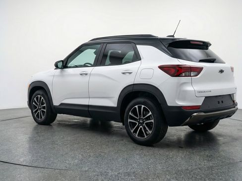 Used 2025 Chevrolet TrailBlazer LT image 6