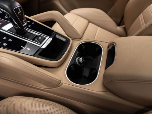 Certified 2022 Porsche Cayenne Coupe AWD/4WD image 19