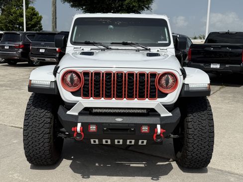 Used 2024 Jeep Wrangler Unlimited Rubicon AWD/4WD image 11