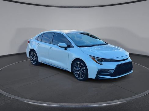 Used 2021 Toyota Corolla SE FWD image 2
