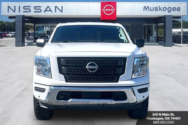 Used 2024 Nissan Titan SV w/ SV Convenience Package AWD/4WD image 2