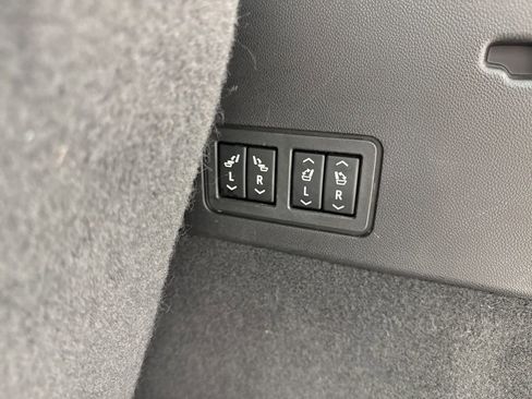 Used 2023 Cadillac XT6 Premium Luxury image 18