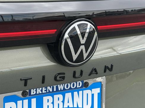 Used 2025 Volkswagen Tiguan SE R-Line AWD/4WD image 23