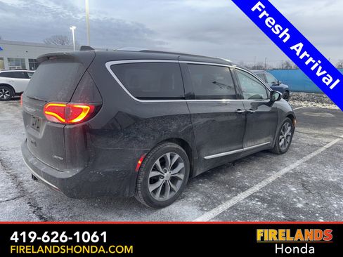 Used 2020 Chrysler Pacifica Limited w/ Tire & Wheel Group image 6