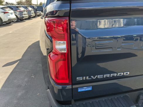 Used 2022 Chevrolet Silverado 1500 Custom w/ Safety Confidence Package image 12