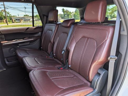 Used 2024 Ford Expedition Limited AWD/4WD image 14
