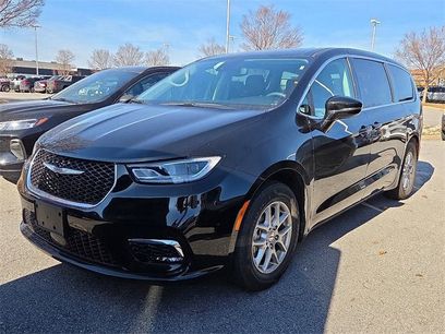 Used 2024 Chrysler Pacifica Touring-L