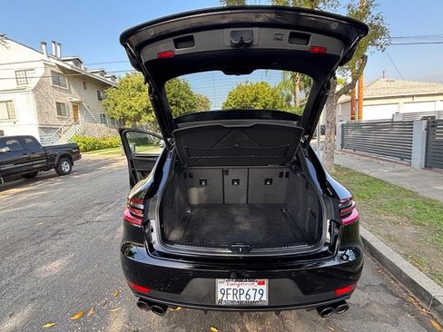 Used 2018 Porsche Macan Sport Edition image 34