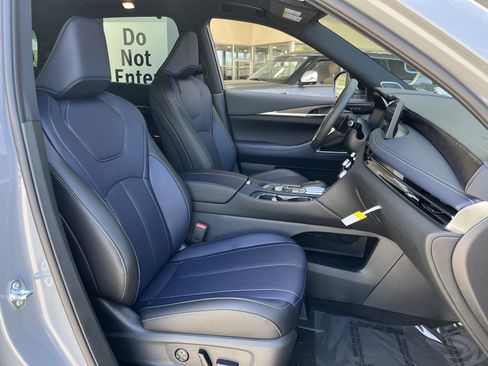 Certified 2026 INFINITI QX60 Sport w/ Dark Cargo Package AWD/4WD image 22