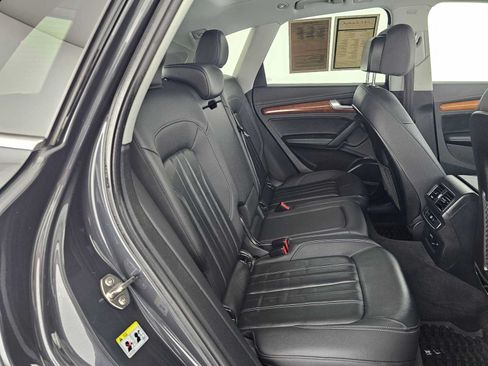 Used 2021 Audi Q5 2.0T Premium Plus w/ Premium Plus Package AWD/4WD image 12
