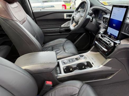 Certified 2023 Ford Explorer Platinum w/ Technology Package AWD/4WD image 14