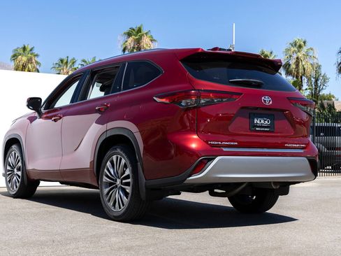 Used 2020 Toyota Highlander Platinum AWD/4WD image 7