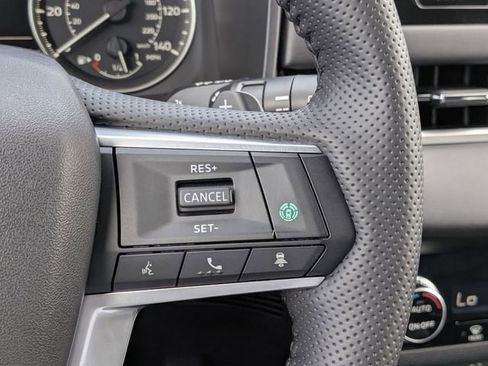 Used 2025 Mitsubishi Outlander AWD image 27