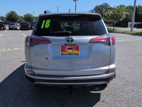 Used 2018 Toyota RAV4 XLE FWD image 5
