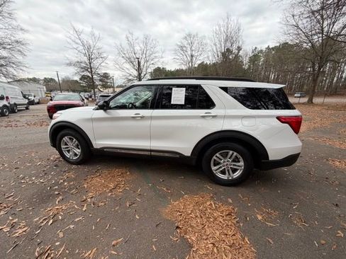Certified 2023 Ford Explorer XLT w/ Equipment Group 202A image 3