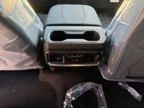 New 2026 GMC Sierra 2500 SLT w/ SLT Convenience Package image 13