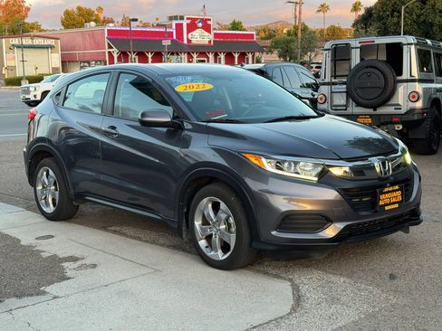 Used 2022 Honda HR-V LX image 2