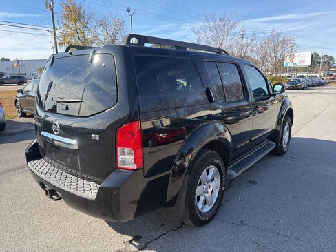Used 2010 Nissan Pathfinder SE image 6